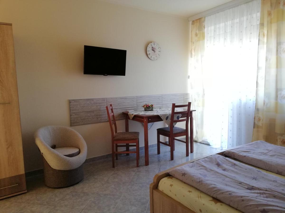 Imola Es Andrea Apartmanhaz Hajdúszoboszló Eksteriør bilde
