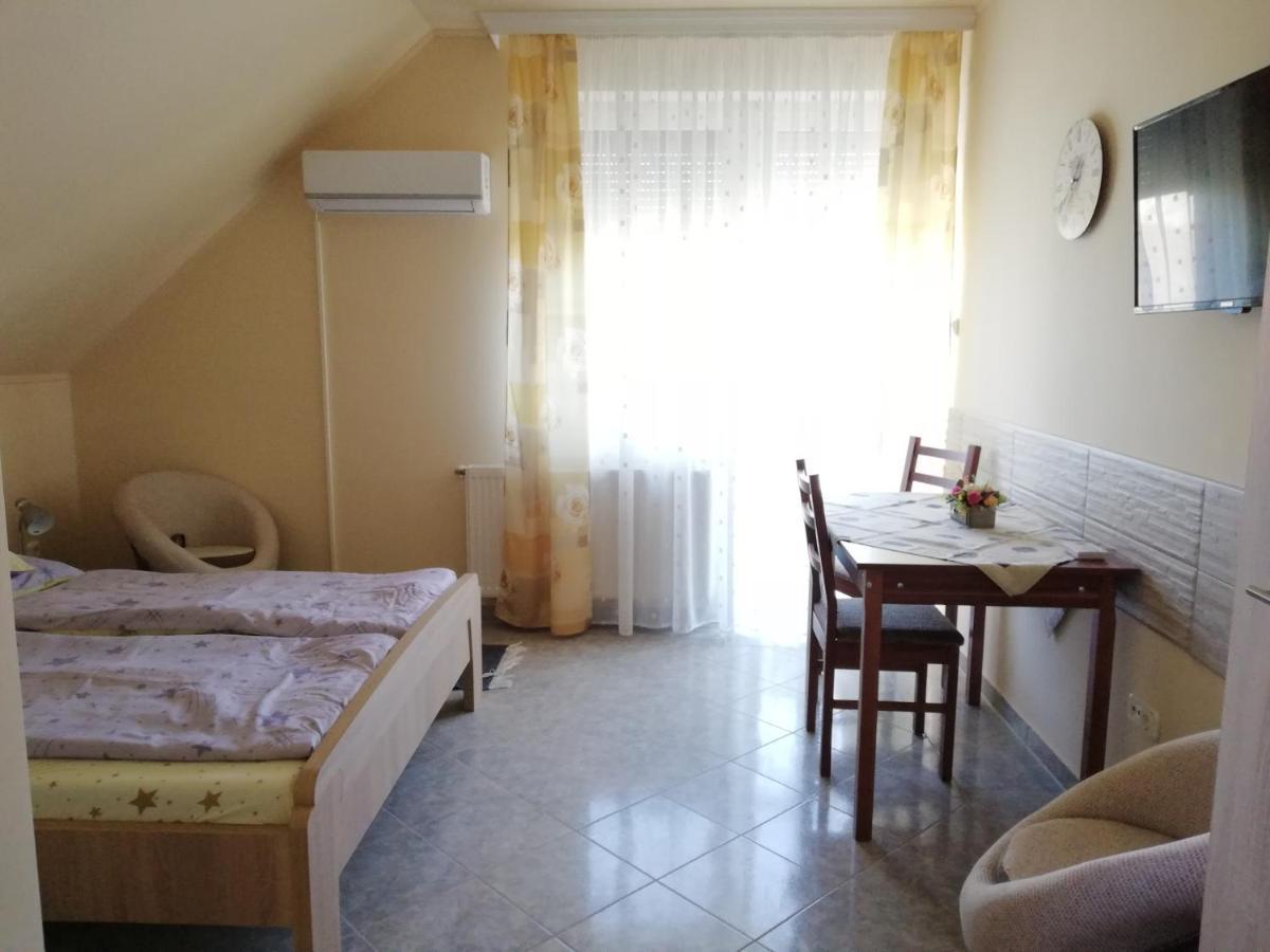 Imola Es Andrea Apartmanhaz Hajdúszoboszló Eksteriør bilde
