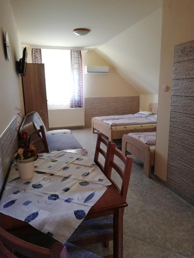 Imola Es Andrea Apartmanhaz Hajdúszoboszló Eksteriør bilde