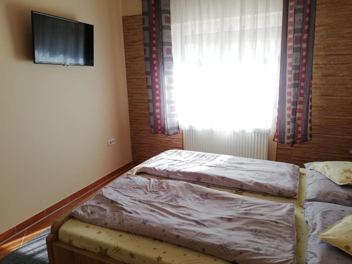 Imola Es Andrea Apartmanhaz Hajdúszoboszló Eksteriør bilde